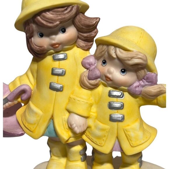 Vintage 93 Enesco Sisters Together Through Rain or Shine Yellow Ceramic Figurine - Picture 5 of 6